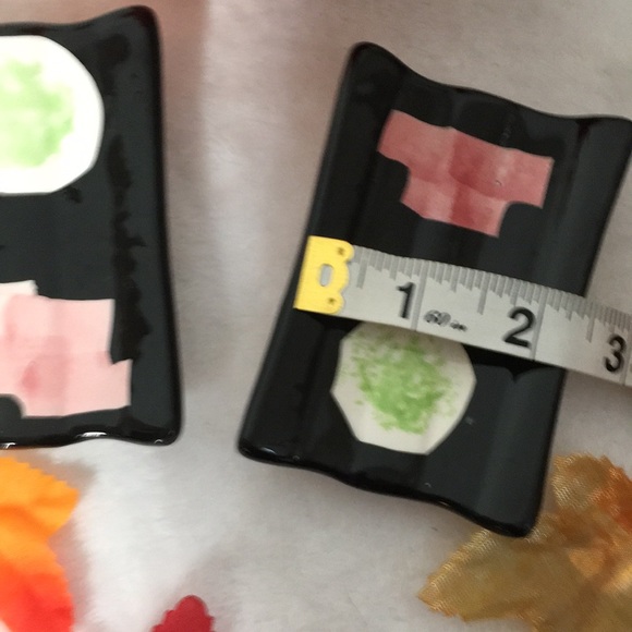 Sushi plates with decorative pink white & green abstract shapes set of two - Picture 5 of 5